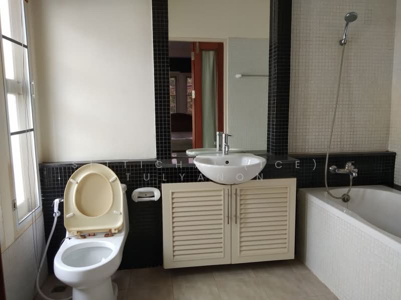 House at Sukhumvit 61 (Ekamai 22), Bangkok, Khlong Tan Nua, Watthana, Bangkok, 3 Bedrooms, 160 sqm, Single Detached House For Rent, by Sittichai (Ice) Tulyanon, 60254270 - DDproperty.com