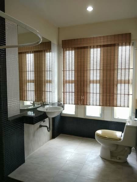 House at Sukhumvit 61 (Ekamai 22), Bangkok, Khlong Tan Nua, Watthana, Bangkok, 3 Bedrooms, 160 sqm, Single Detached House For Rent, by Sittichai (Ice) Tulyanon, 60254270 - DDproperty.com