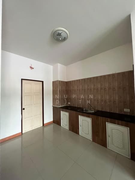 Townhouse for Sale in Pattaya Klang, Chon Buri (Pattaya), Nong Pru, Bang Lamung (Pattaya), Chon Buri (Pattaya), 3 Bedrooms, 289 sqm, Townhouse For Sale, by Panupan (Bond) Thongpan, 60254690 - DDproperty.com