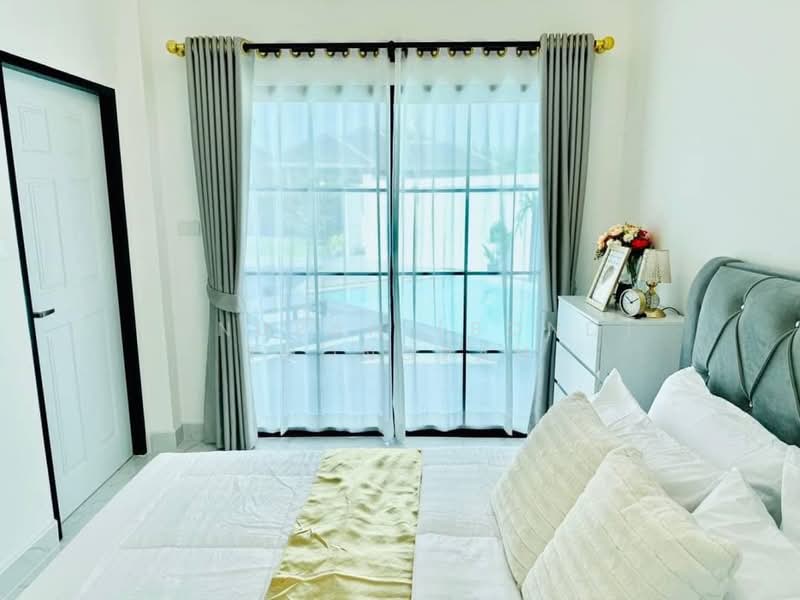 Rattanakorn Village 18, Chon Buri (Pattaya), Na Kloe, Bang Lamung (Pattaya), Chon Buri (Pattaya), 4 Bedrooms, 380 sqm, Single Detached House For Sale, by Panupan (Bond) Thongpan, 60254827 - DDproperty.com