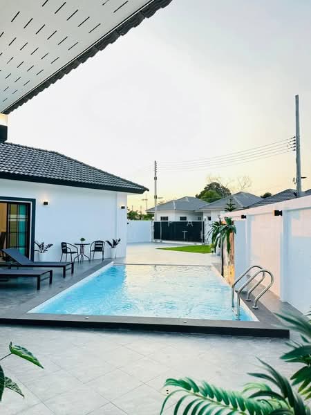 Rattanakorn Village 18, Chon Buri (Pattaya), Na Kloe, Bang Lamung (Pattaya), Chon Buri (Pattaya), 4 Bedrooms, 380 sqm, Single Detached House For Sale, by Panupan (Bond) Thongpan, 60254827 - DDproperty.com