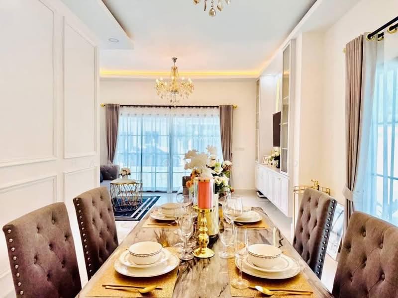 Rattanakorn Village 18, Chon Buri (Pattaya), Na Kloe, Bang Lamung (Pattaya), Chon Buri (Pattaya), 4 Bedrooms, 380 sqm, Single Detached House For Sale, by Panupan (Bond) Thongpan, 60254827 - DDproperty.com