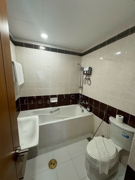 United Tower Thonglor : ยูไนเต็ด ทาวเวอร์ ทองหล่อ, กรุงเทพ, 333 ซอยทองหล่อ 17, คลองตันเหนือ, วัฒนา, กรุงเทพ, 108 ตร.ม., คอนโด ให้เช่า, โดย Sittichai (Ice) Tulyanon, 60254884 - DDproperty.com