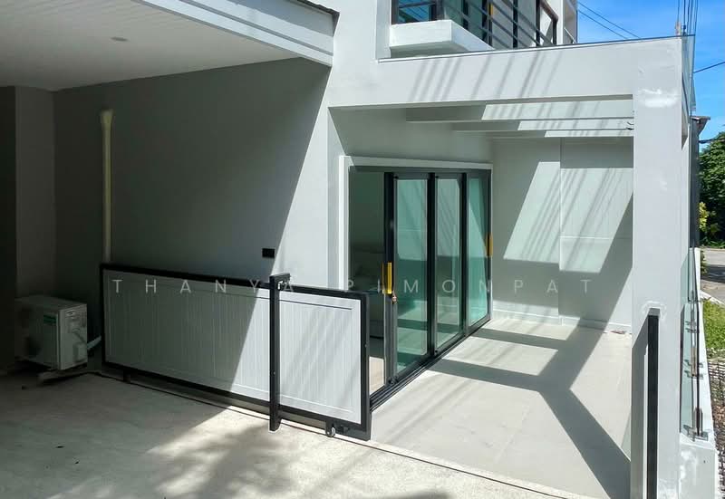 Fully Renovated 3 Bedroom Semi-Detached House, Surat Thani, Bo Put, Ko Samui, Surat Thani, 3 Bedrooms, 122 sqm, Single Detached House For Sale, by Thanya Pimonpat, 60255608 - DDproperty.com