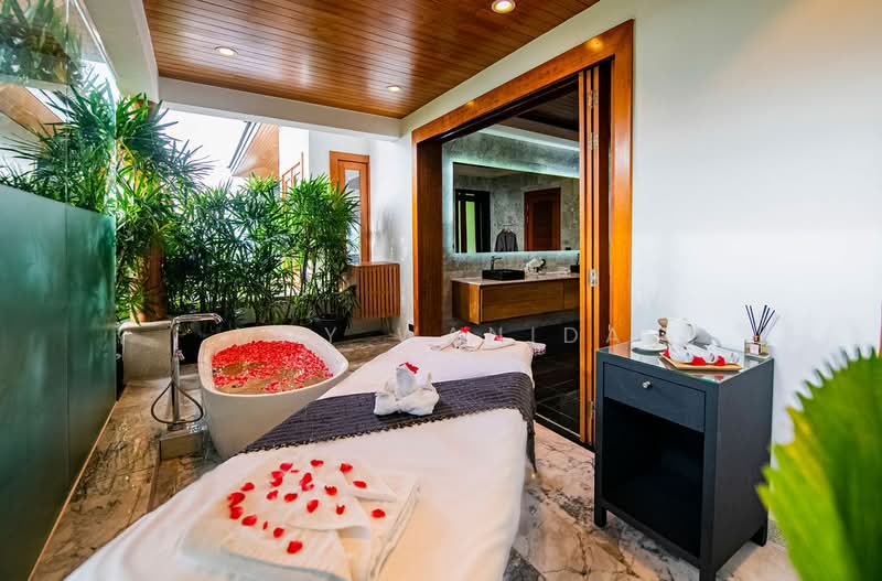 Baan Thai Surin Hill : บ้านไทยสุรินทร์ฮิลล์, ภูเก็ต, เชิงทะเล, ถลาง, ภูเก็ต, 1,900 ตร.ม., วิลล่า ให้เช่า, โดย Wanida (May) Mahawong, 60255806 - DDproperty.com