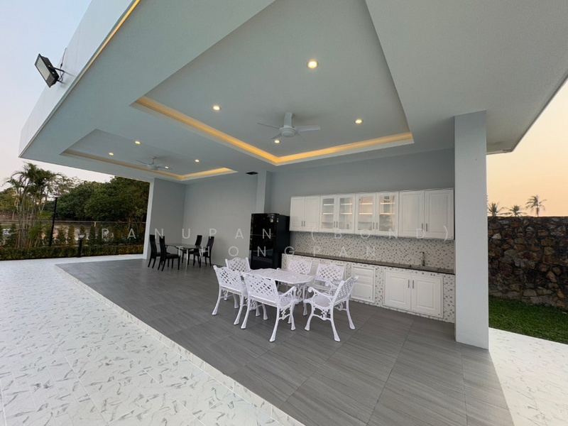 Castle Pattaya, Chon Buri (Pattaya), Nong Pla Lai, Bang Lamung (Pattaya), Chon Buri (Pattaya), 6 Bedrooms, 600 sqm, Single Detached House For Rent, by Panupan (Bond) Thongpan, 60255918 - DDproperty.com