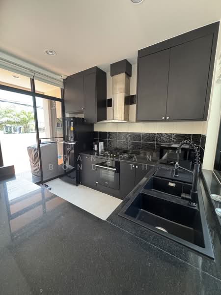 Elegant 4 Bedrooms Pool Villa in Pratamnak, Chon Buri (Pattaya), Nong Pru, Bang Lamung (Pattaya), Chon Buri (Pattaya), 4 Bedrooms, 350 sqm, Single Detached House For Rent, by Panupan (Bond) Thongpan, 60255936 - DDproperty.com