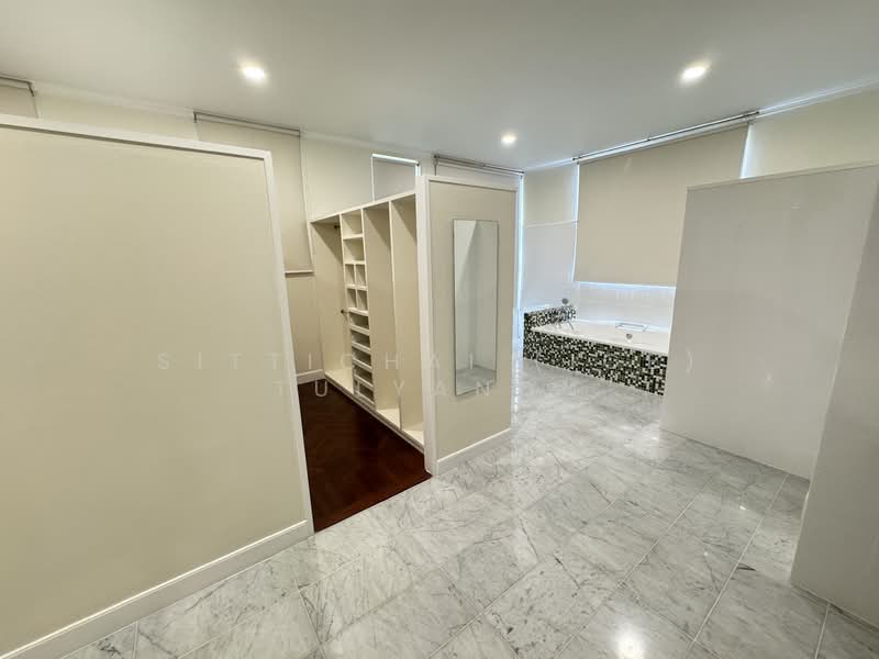 A Large House with Pool for Rent in Thonglor, Bangkok, Phra Kanong, Khlong Toei, Bangkok, 6 Bedrooms, 600 sqm, Single Detached House For Rent, by Sittichai (Ice) Tulyanon, 60256100 - DDproperty.com