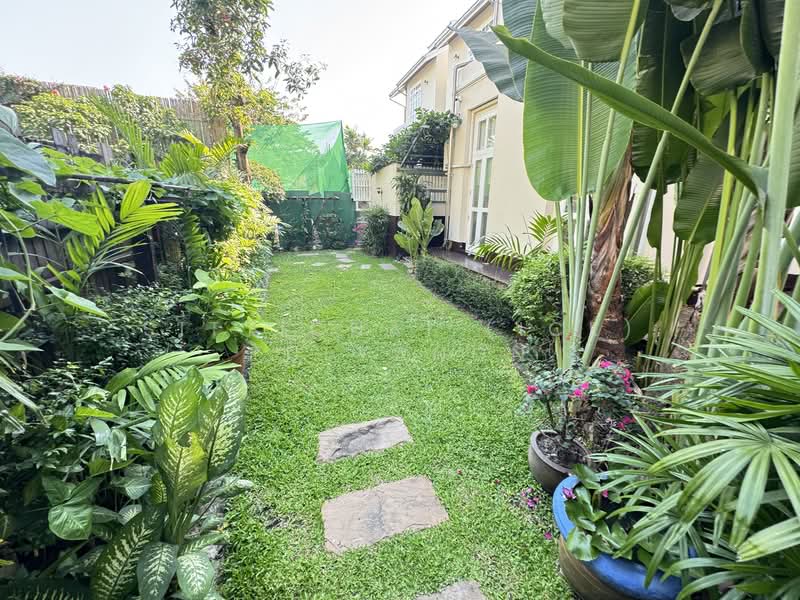 A Large House with Pool for Rent in Thonglor, Bangkok, Phra Kanong, Khlong Toei, Bangkok, 6 Bedrooms, 600 sqm, Single Detached House For Rent, by Sittichai (Ice) Tulyanon, 60256100 - DDproperty.com