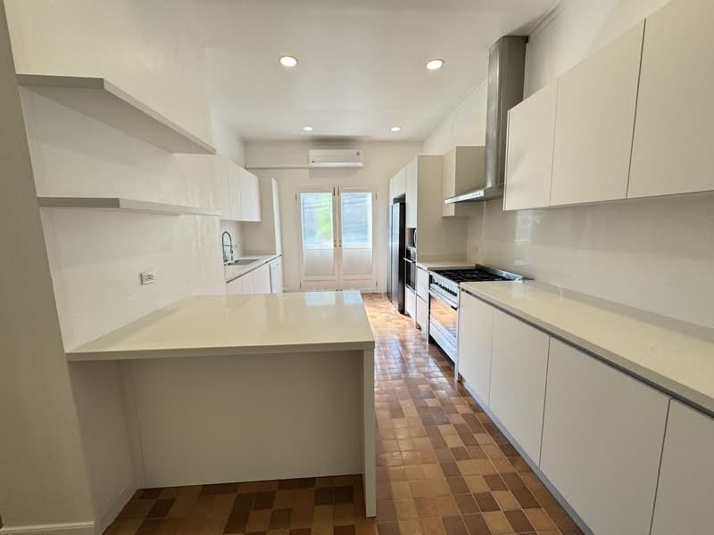 A Large House with Pool for Rent in Thonglor, กรุงเทพ, พระโขนง, คลองเตย, กรุงเทพ, 600 ตร.ม., บ้านเดี่ยว ให้เช่า, โดย Sittichai (Ice) Tulyanon, 60256100 - DDproperty.com