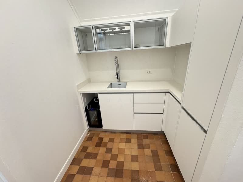 A Large House with Pool for Rent in Thonglor, Bangkok, Phra Kanong, Khlong Toei, Bangkok, 6 Bedrooms, 600 sqm, Single Detached House For Rent, by Sittichai (Ice) Tulyanon, 60256100 - DDproperty.com