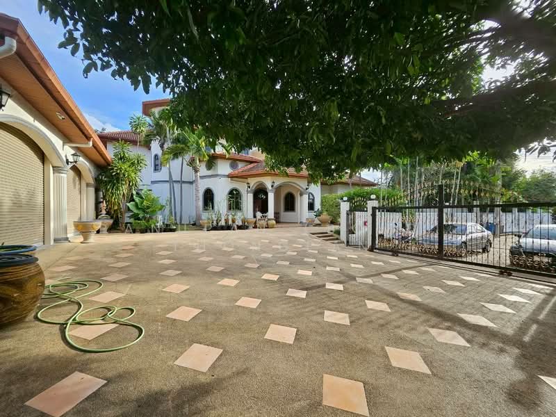 Newly Renovated Luxury Spanish Villa Pong Pattaya, Chon Buri (Pattaya), Poong, Bang Lamung (Pattaya), Chon Buri (Pattaya), 5 Bedrooms, 1,200 sqm, Villa For Rent, by Panupan (Bond) Thongpan, 60256470 - DDproperty.com
