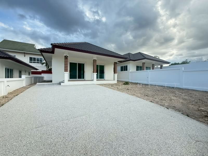 House for Sale in Hua Hin, Prachuap Khiri Khan, Hin Lek Fai, Hua Hin, Prachuap Khiri Khan, 3 Bedrooms, 288 sqm, Single Detached House For Sale, by Parkkapol (Smile) Luecha, 60256478 - DDproperty.com