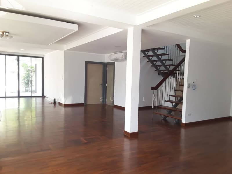 Detached 4 bedroom House with large garden and pool for rent, Bangkok, Khlong Tan Nua, Watthana, Bangkok, 4 Bedrooms, 400 sqm, Single Detached House For Rent, by Sittichai (Ice) Tulyanon, 60256756 - DDproperty.com