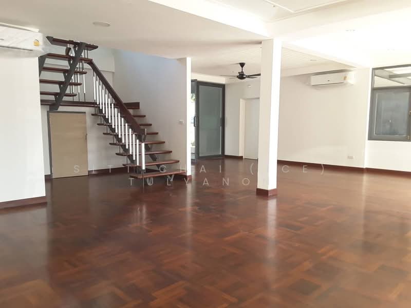 Detached 4 bedroom House with large garden and pool for rent, Bangkok, Khlong Tan Nua, Watthana, Bangkok, 4 Bedrooms, 400 sqm, Single Detached House For Rent, by Sittichai (Ice) Tulyanon, 60256756 - DDproperty.com