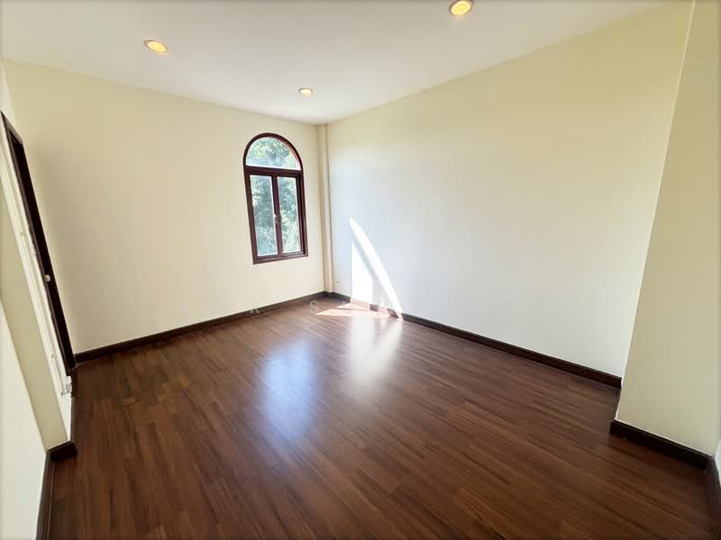 For Sale - Venice Di Iris Watcharapon, Bangkok