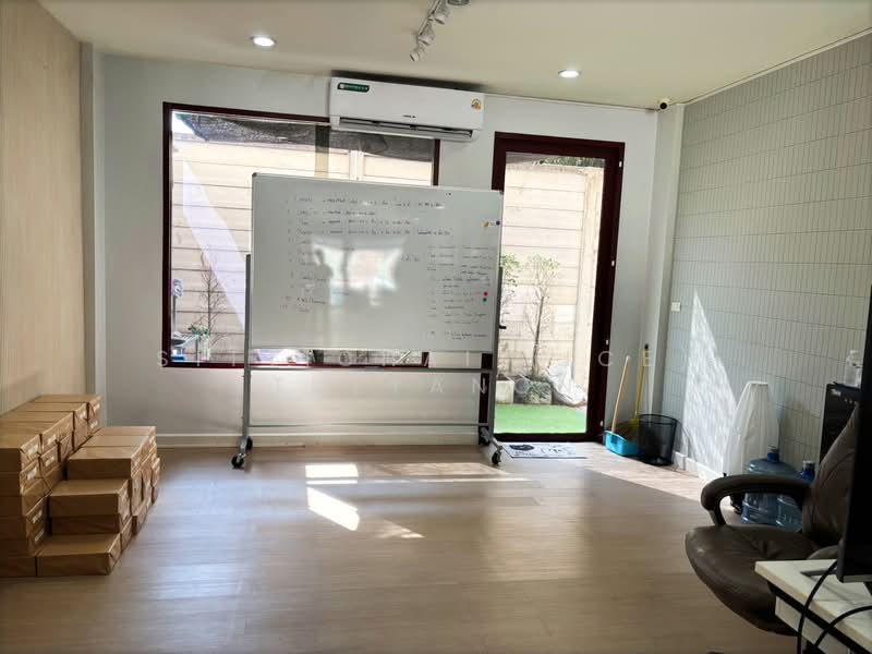 For Sale - Venice Di Iris Watcharapon, Bangkok