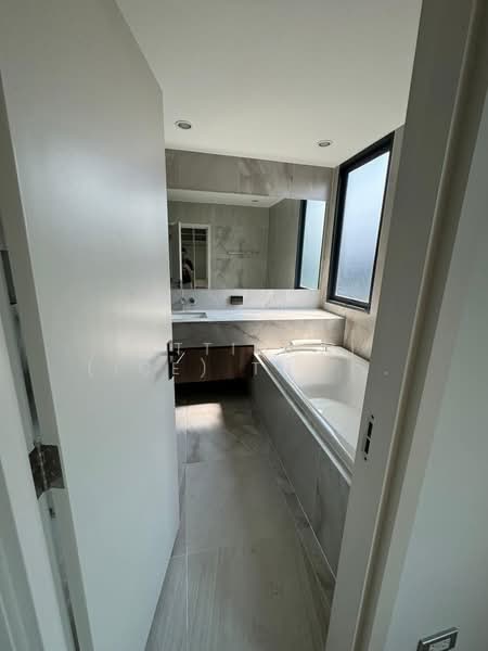 Baan Klang Muang Classe Sukhumvit 77, Bangkok, Soi On Nut 21, Suan Luang, Suan Luang, Bangkok, 3 Bedrooms, 259 sqm, Single Detached House For Rent, by Sittichai (Ice) Tulyanon, 60256871 - DDproperty.com