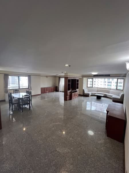 Baan Suanpetch, Bangkok, 18 Soi Sukhumvit 39, Khlong Tan Nua, Watthana, Bangkok, 4 Bedrooms, 266 sqm, Condo For Rent, by Sittichai (Ice) Tulyanon, 60257049 - DDproperty.com