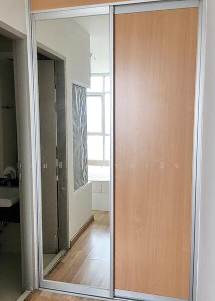 Closet in the bedroom