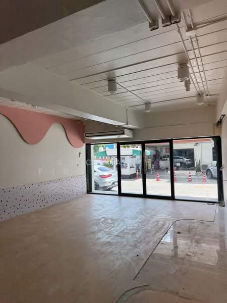 Space For Rent Office Showroom and Cafe Park Avenve Sukhumvit 71, กรุงเทพ, สุขุมวิท 71, คลองตันเหนือ, วัฒนา, กรุงเทพ, 130 ตร.ม., สำนักงาน ให้เช่า, โดย Suchanya Piboonwiput, 6196991 - DDproperty.com