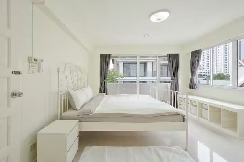 Townhouse BTS Phromphong, Bangkok, 561/1 Sukhumvit Road, Khlong Tan Nua, Watthana, Bangkok, 5 Bedrooms, 400 sqm, Townhouse For Rent, by PROPERTYSIGHTS REAL ESTATE, 6299266 - DDproperty.com