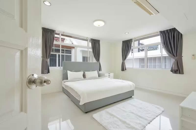 Townhouse BTS Phromphong, Bangkok, 561/1 Sukhumvit Road, Khlong Tan Nua, Watthana, Bangkok, 5 Bedrooms, 400 sqm, Townhouse For Rent, by PROPERTYSIGHTS REAL ESTATE, 6299266 - DDproperty.com