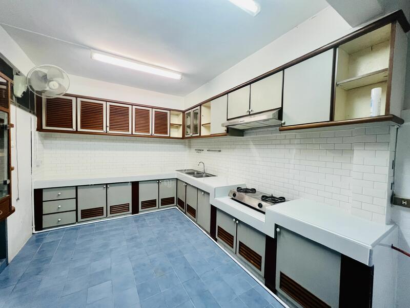 House for rent , Preedee 41 , Sukhumvit 71 , 4 beds 2 baths , Living , pet welcome ,Rent 62,000 B/m, Bangkok, สุขุมวิท 71, Phra Kanong Nua, Watthana, Bangkok, 4 Bedrooms, 240 sqm, Townhouse For Rent, by คัทยวรรณ หิรัญจิโรจน์, 6560788 - DDproperty.com