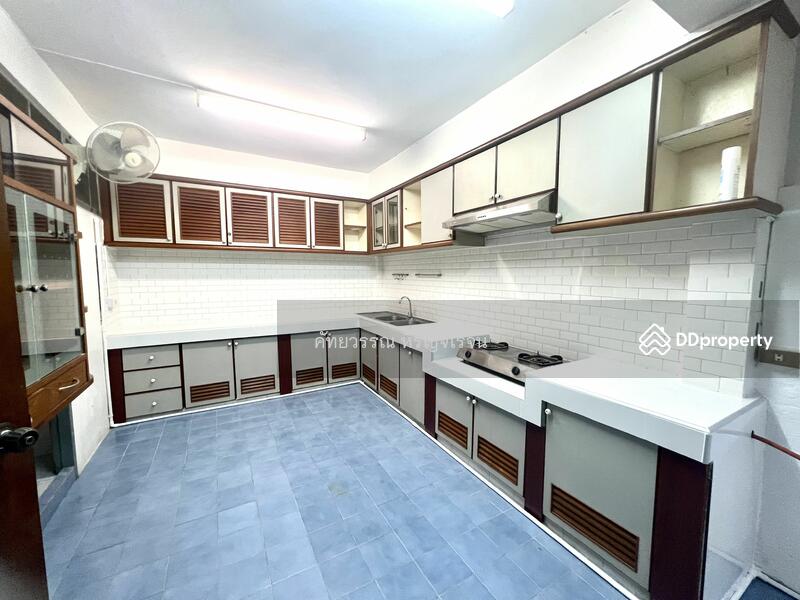 For Rent - House for rent , Preedee 41 , Sukhumvit 71 , 4 beds 2 baths , Living , pet welcome ,Rent 28,000 B/m, Bangkok