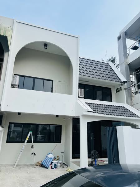 House for rent , Preedee 41 , Sukhumvit 71 , 4 beds 2 baths , Living , pet welcome ,Rent 62,000 B/m, Bangkok, สุขุมวิท 71, Phra Kanong Nua, Watthana, Bangkok, 4 Bedrooms, 240 sqm, Townhouse For Rent, by คัทยวรรณ หิรัญจิโรจน์, 6560788 - DDproperty.com