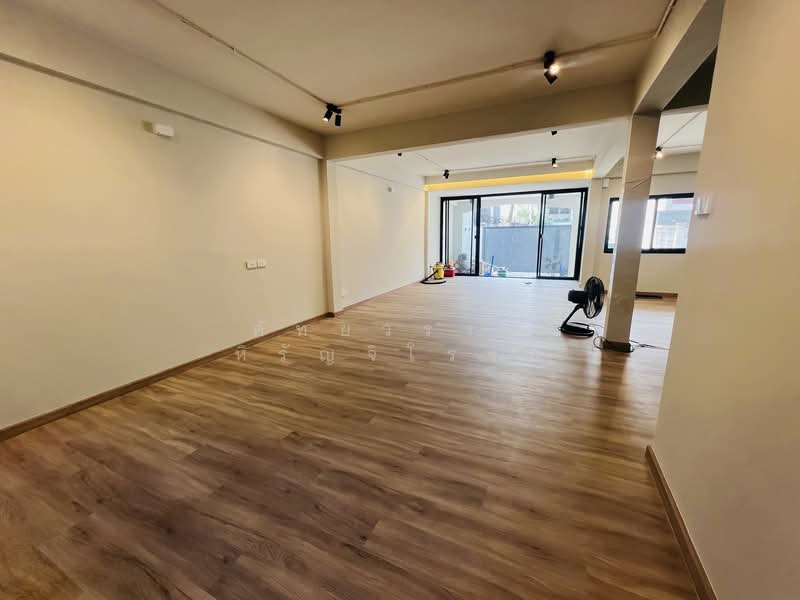 House for rent , Preedee 41 , Sukhumvit 71 , 4 beds 2 baths , Living , pet welcome ,Rent 62,000 B/m, Bangkok, สุขุมวิท 71, Phra Kanong Nua, Watthana, Bangkok, 4 Bedrooms, 240 sqm, Townhouse For Rent, by คัทยวรรณ หิรัญจิโรจน์, 6560788 - DDproperty.com