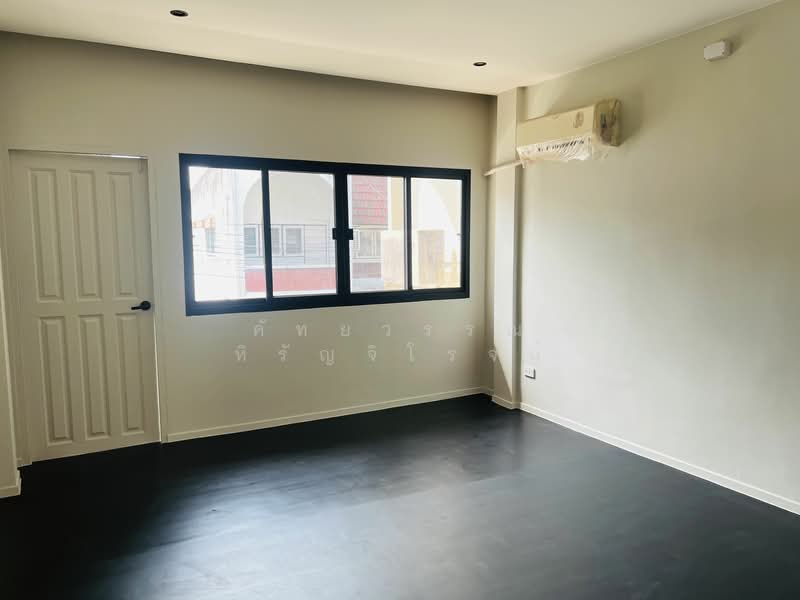 House for rent , Preedee 41 , Sukhumvit 71 , 4 beds 2 baths , Living , pet welcome ,Rent 62,000 B/m, Bangkok, สุขุมวิท 71, Phra Kanong Nua, Watthana, Bangkok, 4 Bedrooms, 240 sqm, Townhouse For Rent, by คัทยวรรณ หิรัญจิโรจน์, 6560788 - DDproperty.com