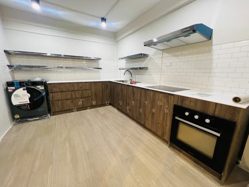 House for rent , Preedee 41 , Sukhumvit 71 , 4 beds 2 baths , Living , pet welcome ,Rent 62,000 B/m, Bangkok, สุขุมวิท 71, Phra Kanong Nua, Watthana, Bangkok, 4 Bedrooms, 240 sqm, Townhouse For Rent, by คัทยวรรณ หิรัญจิโรจน์, 6560788 - DDproperty.com