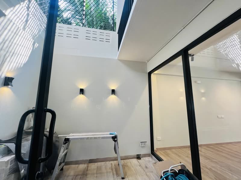 House for rent , Preedee 41 , Sukhumvit 71 , 4 beds 2 baths , Living , pet welcome ,Rent 62,000 B/m, Bangkok, สุขุมวิท 71, Phra Kanong Nua, Watthana, Bangkok, 4 Bedrooms, 240 sqm, Townhouse For Rent, by คัทยวรรณ หิรัญจิโรจน์, 6560788 - DDproperty.com