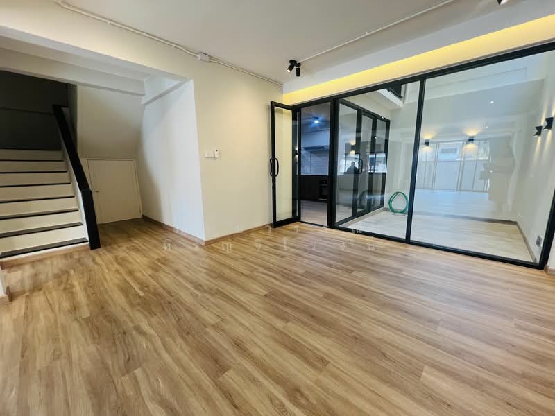 House for rent , Preedee 41 , Sukhumvit 71 , 4 beds 2 baths , Living , pet welcome ,Rent 62,000 B/m, Bangkok, สุขุมวิท 71, Phra Kanong Nua, Watthana, Bangkok, 4 Bedrooms, 240 sqm, Townhouse For Rent, by คัทยวรรณ หิรัญจิโรจน์, 6560788 - DDproperty.com