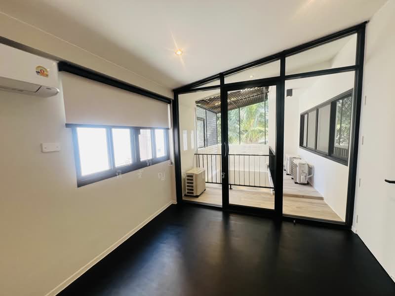 House for rent , Preedee 41 , Sukhumvit 71 , 4 beds 2 baths , Living , pet welcome ,Rent 62,000 B/m, Bangkok, สุขุมวิท 71, Phra Kanong Nua, Watthana, Bangkok, 4 Bedrooms, 240 sqm, Townhouse For Rent, by คัทยวรรณ หิรัญจิโรจน์, 6560788 - DDproperty.com