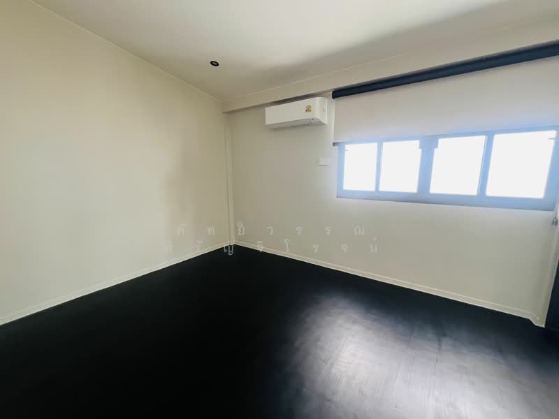 House for rent , Preedee 41 , Sukhumvit 71 , 4 beds 2 baths , Living , pet welcome ,Rent 62,000 B/m, Bangkok, สุขุมวิท 71, Phra Kanong Nua, Watthana, Bangkok, 4 Bedrooms, 240 sqm, Townhouse For Rent, by คัทยวรรณ หิรัญจิโรจน์, 6560788 - DDproperty.com