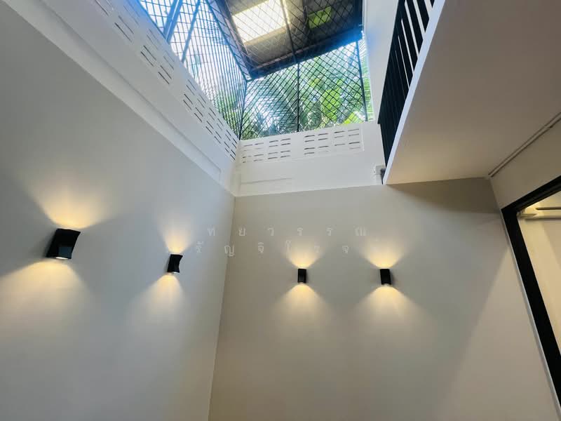 House for rent , Preedee 41 , Sukhumvit 71 , 4 beds 2 baths , Living , pet welcome ,Rent 62,000 B/m, Bangkok, สุขุมวิท 71, Phra Kanong Nua, Watthana, Bangkok, 4 Bedrooms, 240 sqm, Townhouse For Rent, by คัทยวรรณ หิรัญจิโรจน์, 6560788 - DDproperty.com