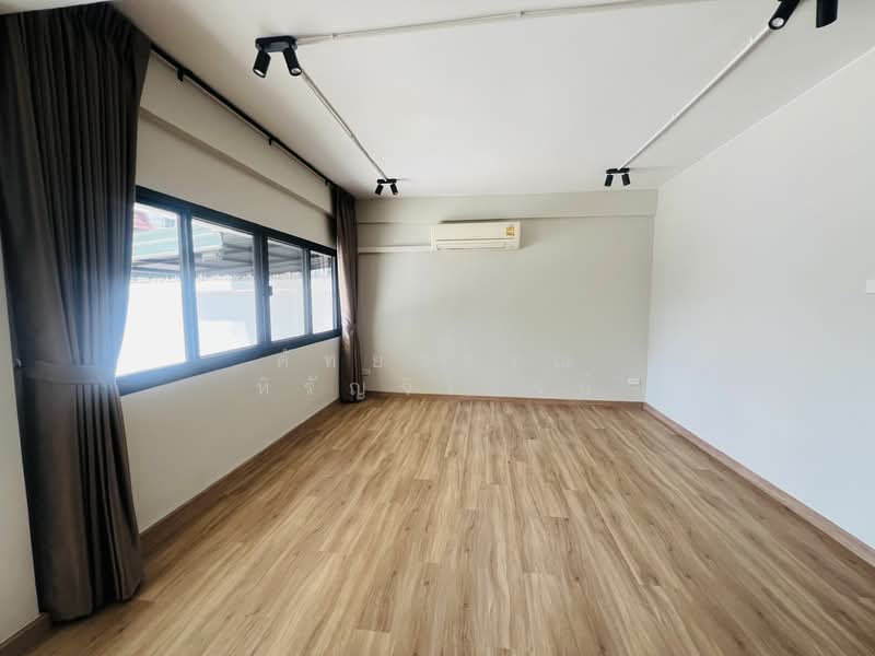 House for rent , Preedee 41 , Sukhumvit 71 , 4 beds 2 baths , Living , pet welcome ,Rent 62,000 B/m, Bangkok, สุขุมวิท 71, Phra Kanong Nua, Watthana, Bangkok, 4 Bedrooms, 240 sqm, Townhouse For Rent, by คัทยวรรณ หิรัญจิโรจน์, 6560788 - DDproperty.com