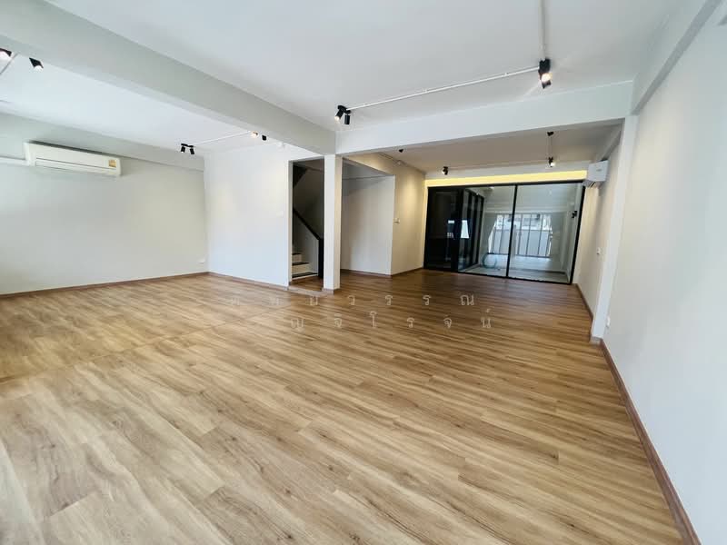 ให้เช่า บ้าน ปรีดี41 สุขุมวิท71, 4นอน 2น้ำ เหมาะ อยู่อาศัย เลี้ยงสัตว์ได้ เช่า 62,000 บาท/เดือน, กรุงเทพ, สุขุมวิท 71, พระโขนงเหนือ, วัฒนา, กรุงเทพ, 240 ตร.ม., ทาวน์เฮ้าส์ ให้เช่า, โดย คัทยวรรณ หิรัญจิโรจน์, 6560788 - DDproperty.com