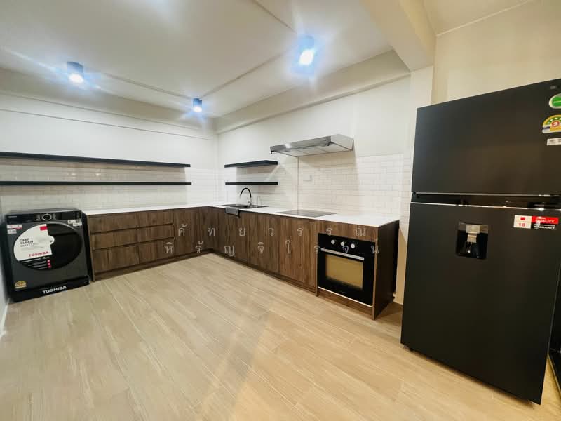 House for rent , Preedee 41 , Sukhumvit 71 , 4 beds 2 baths , Living , pet welcome ,Rent 62,000 B/m, Bangkok, สุขุมวิท 71, Phra Kanong Nua, Watthana, Bangkok, 4 Bedrooms, 240 sqm, Townhouse For Rent, by คัทยวรรณ หิรัญจิโรจน์, 6560788 - DDproperty.com