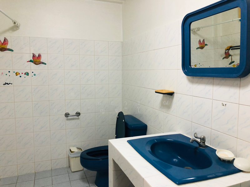 House for rent , Preedee 41 , Sukhumvit 71 , 4 beds 2 baths , Living , pet welcome ,Rent 62,000 B/m, Bangkok, สุขุมวิท 71, Phra Kanong Nua, Watthana, Bangkok, 4 Bedrooms, 240 sqm, Townhouse For Rent, by คัทยวรรณ หิรัญจิโรจน์, 6560788 - DDproperty.com