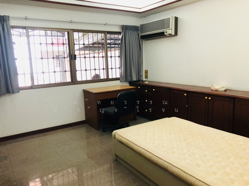 House for rent , Preedee 41 , Sukhumvit 71 , 4 beds 2 baths , Living , pet welcome ,Rent 62,000 B/m, Bangkok, สุขุมวิท 71, Phra Kanong Nua, Watthana, Bangkok, 4 Bedrooms, 240 sqm, Townhouse For Rent, by คัทยวรรณ หิรัญจิโรจน์, 6560788 - DDproperty.com
