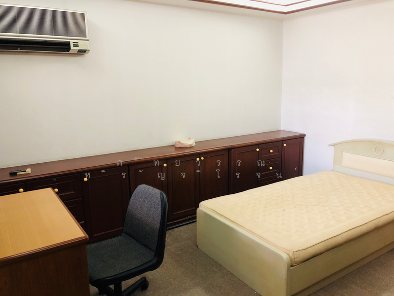 House for rent , Preedee 41 , Sukhumvit 71 , 4 beds 2 baths , Living , pet welcome ,Rent 62,000 B/m, Bangkok, สุขุมวิท 71, Phra Kanong Nua, Watthana, Bangkok, 4 Bedrooms, 240 sqm, Townhouse For Rent, by คัทยวรรณ หิรัญจิโรจน์, 6560788 - DDproperty.com