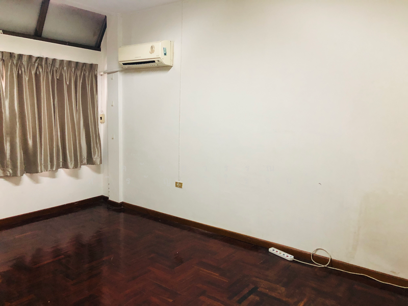 House for rent , Preedee 41 , Sukhumvit 71 , 4 beds 2 baths , Living , pet welcome ,Rent 62,000 B/m, Bangkok, สุขุมวิท 71, Phra Kanong Nua, Watthana, Bangkok, 4 Bedrooms, 240 sqm, Townhouse For Rent, by คัทยวรรณ หิรัญจิโรจน์, 6560788 - DDproperty.com