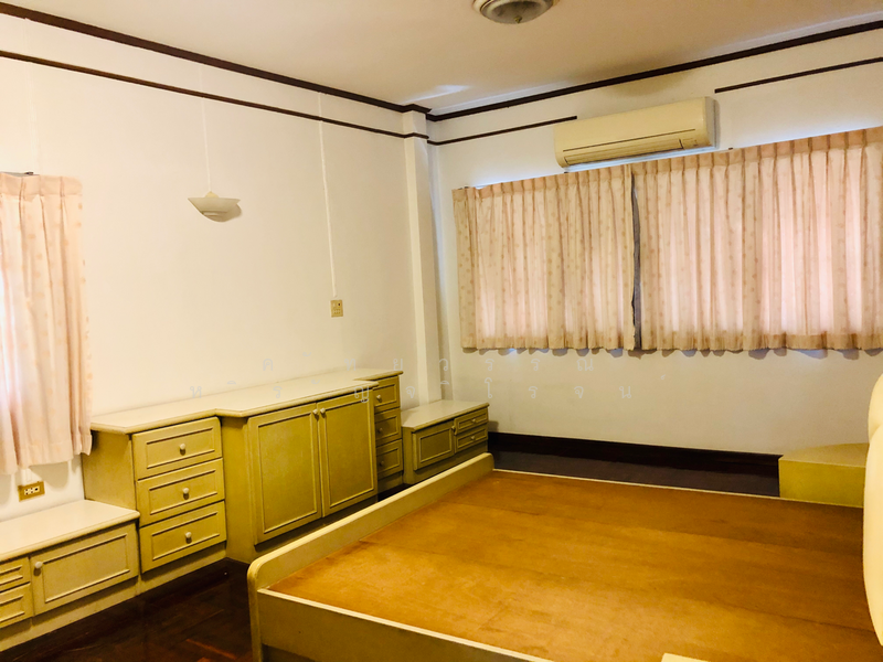 House for rent , Preedee 41 , Sukhumvit 71 , 4 beds 2 baths , Living , pet welcome ,Rent 62,000 B/m, Bangkok, สุขุมวิท 71, Phra Kanong Nua, Watthana, Bangkok, 4 Bedrooms, 240 sqm, Townhouse For Rent, by คัทยวรรณ หิรัญจิโรจน์, 6560788 - DDproperty.com