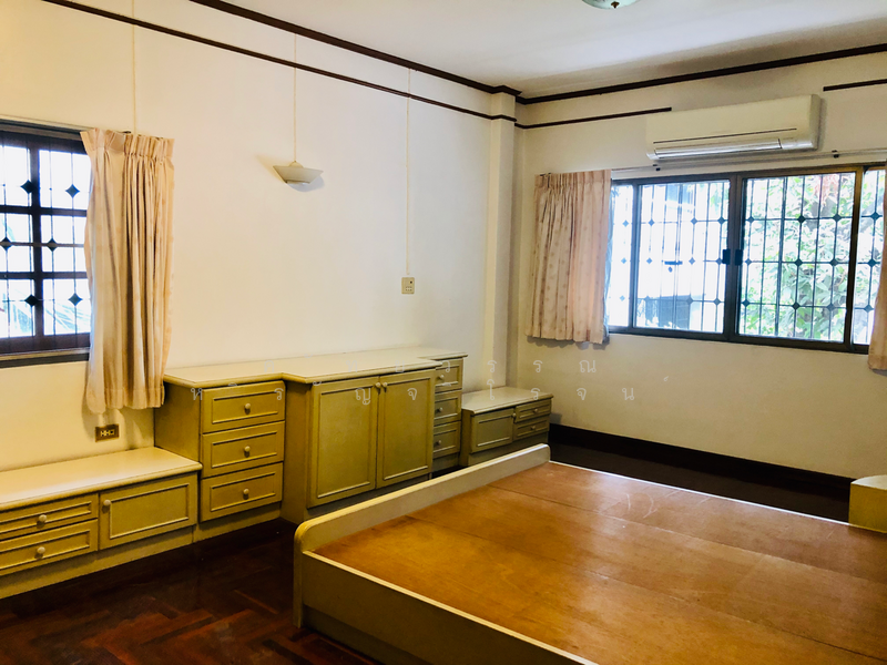 House for rent , Preedee 41 , Sukhumvit 71 , 4 beds 2 baths , Living , pet welcome ,Rent 62,000 B/m, Bangkok, สุขุมวิท 71, Phra Kanong Nua, Watthana, Bangkok, 4 Bedrooms, 240 sqm, Townhouse For Rent, by คัทยวรรณ หิรัญจิโรจน์, 6560788 - DDproperty.com