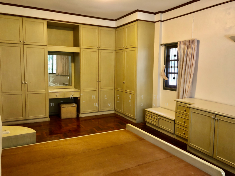 House for rent , Preedee 41 , Sukhumvit 71 , 4 beds 2 baths , Living , pet welcome ,Rent 62,000 B/m, Bangkok, สุขุมวิท 71, Phra Kanong Nua, Watthana, Bangkok, 4 Bedrooms, 240 sqm, Townhouse For Rent, by คัทยวรรณ หิรัญจิโรจน์, 6560788 - DDproperty.com