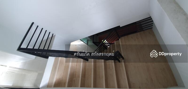 ขาย - อ๊อฟฟิตสำนักงาน 3 ชั้น ถนนพระรามเก้า 57/1 เนื้อที่รวม 134 ตรว.ถนนกว้าง 15 เมตร ใกล้ทางด่วน, กรุงเทพ