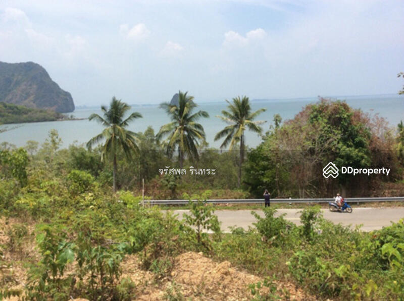 ที่ิดินติดถนนสาธารณะเลียบหาด